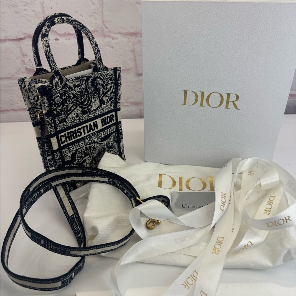 Christian Dior NWT Dior Reverse Toile de Jouy Embroidery Handbag White Navy blue - Picture 11 of 12
